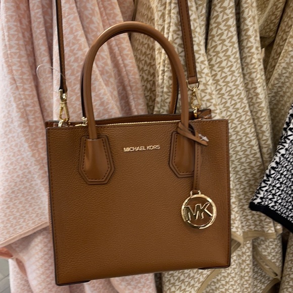 Michael Kors Mercer Medium Pebbled Leather Crossbody Bag - Picture 16 of 16